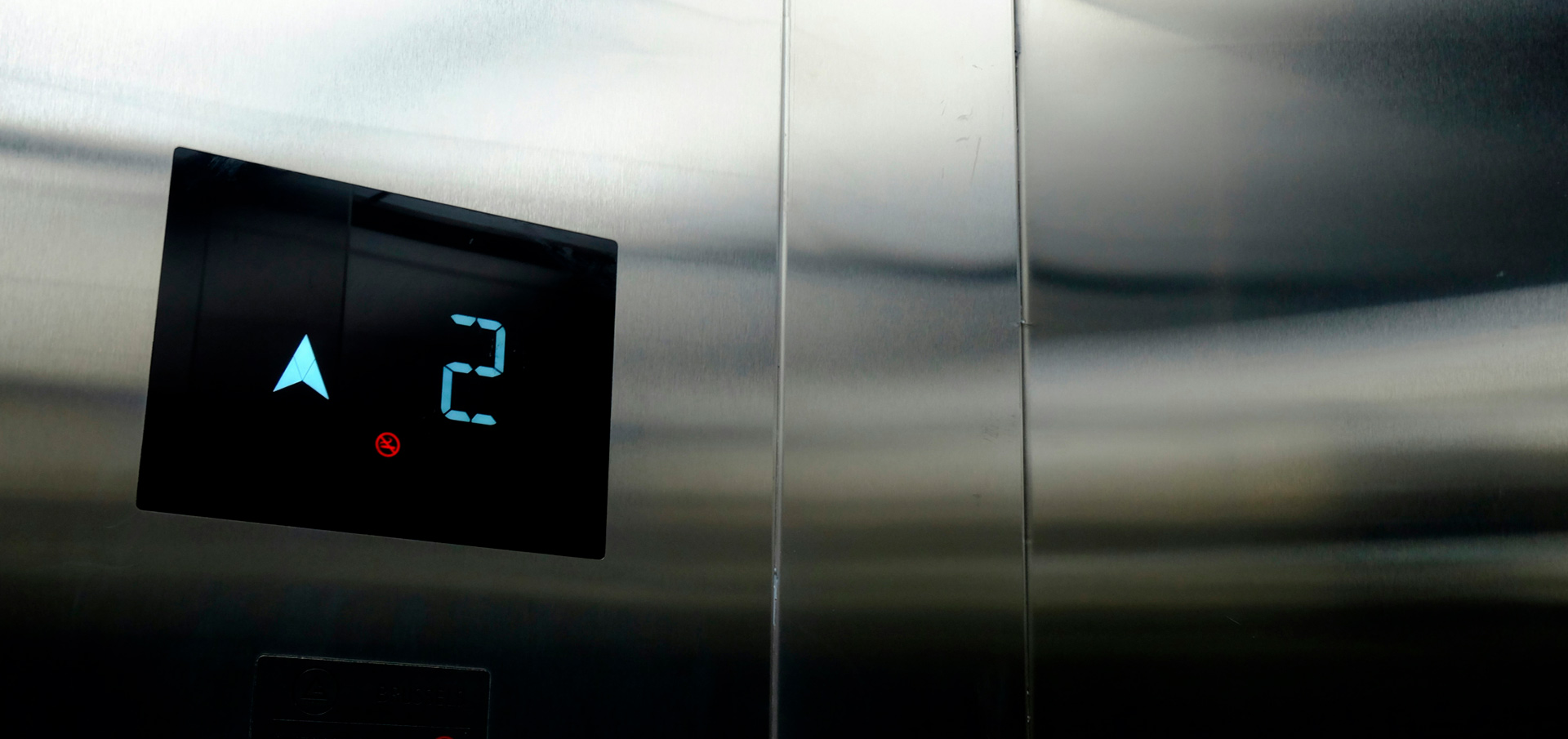 Ascensor hidráulico vs ascensor de tracción: ¿Cuál es la mejor opción para su proyecto?